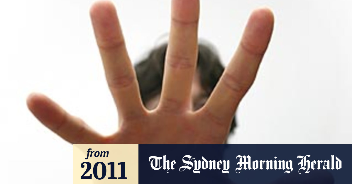 Attractive men have 'long ring fingers'